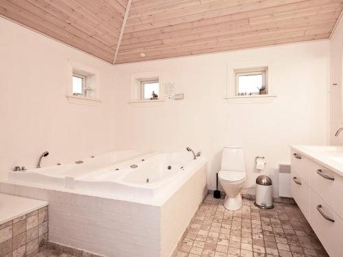 Koupelna v ubytování Holiday home Læsø LI