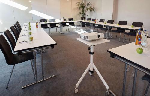 Kawasan bisnes dan/atau bilik persidangan di GHOTEL hotel & living Hannover