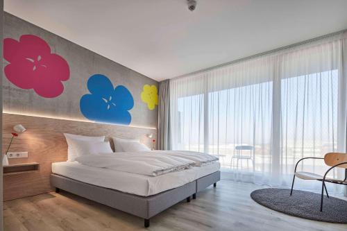 Postel nebo postele na pokoji v ubytování Flowers Hotel Essen