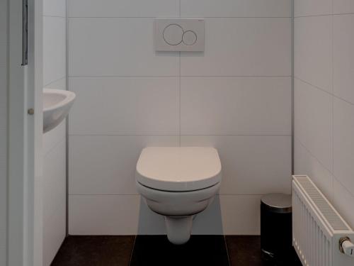 Modern chalet with bath, in a holiday park in the Brabant Kempen