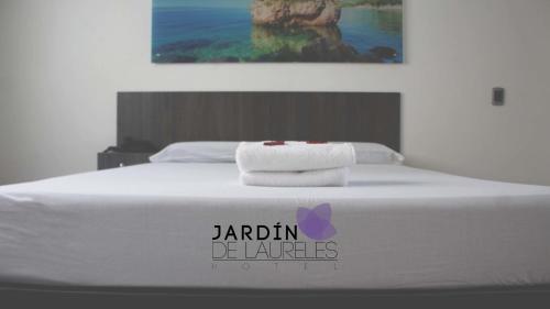 Ein Bett oder Betten in einem Zimmer der Unterkunft Jardin de Laureles