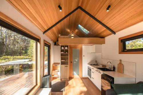 A kitchen or kitchenette at Tiny Escapes Cradle Valley