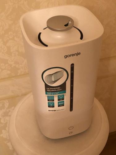 a white blender sitting on top of a cake at УЮТНЫЙ ДОМ ДЛЯ ОТДЫХА, город-Бендеры ,Приднестровье in Bender