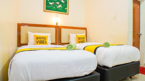 Postel nebo postele na pokoji v ubytování Horton Hotel Cirebon