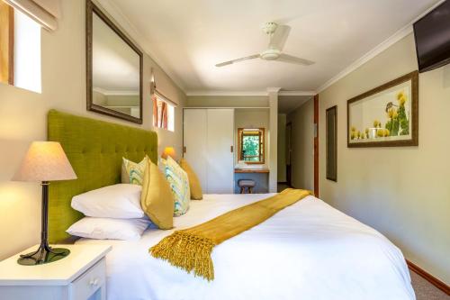 Postel nebo postele na pokoji v ubytování Pumula Lodge 4 Star Guesthouse Knysna