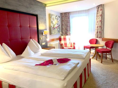 Postel nebo postele na pokoji v ubytování Hotel Sommer-Haus am See