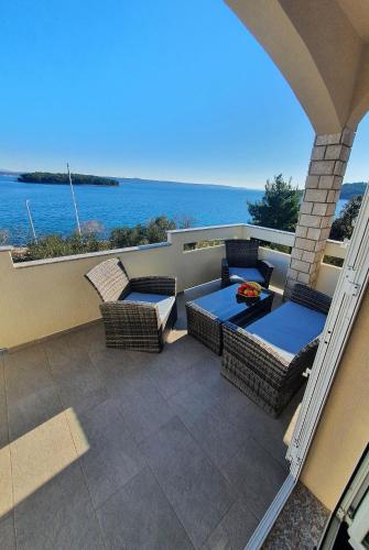 Apartments Mavra-Kukljica