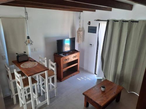 TV a/nebo společenská místnost v ubytování Sonho Meu La Paloma-Beach House