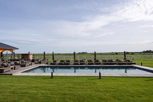 Πισίνα στο ή κοντά στο Luxus Resort Rügen Residenz Kubitzer Bodden