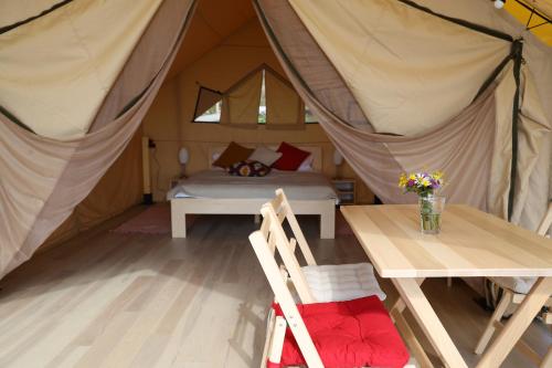 Postel nebo postele na pokoji v ubytování Bukovel Glamping