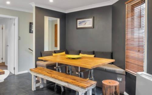 Ruang duduk di Snowcreek 2 Alpine Chalet, Private Garage