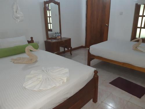 Postel nebo postele na pokoji v ubytování Banana Rest Sigiriya