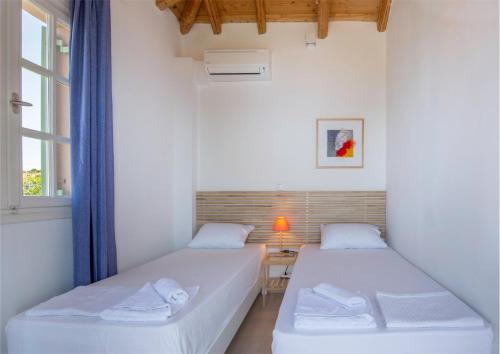 Ένα ή περισσότερα κρεβάτια σε δωμάτιο στο Villa Carmina