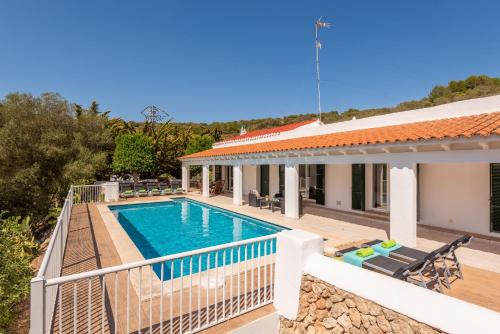 an image of a villa with a swimming pool at Villa Es Torrent Verd in Alaior