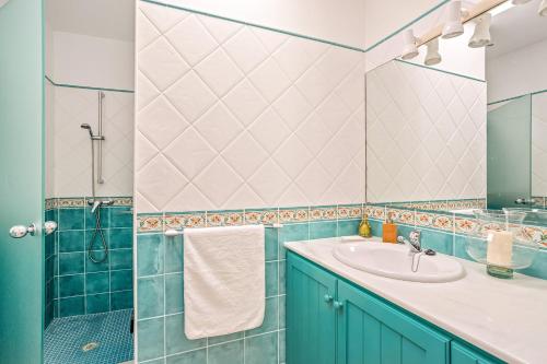 a bathroom with a sink and a shower at Villa Es Torrent Verd in Alaior