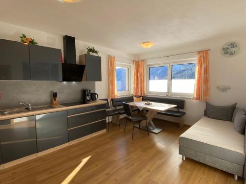 Kuchyň nebo kuchyňský kout v ubytování Apartment Schöser by Interhome