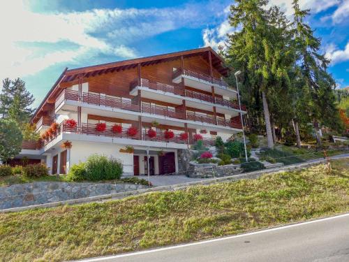 Apartment Le Tsaumiau A 17 by Interhome