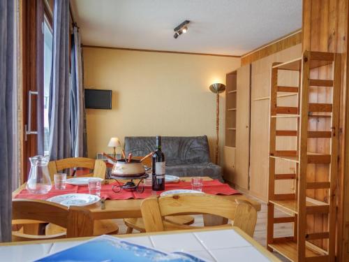 Apartment Les Pistes - Lavachet-2 by Interhome