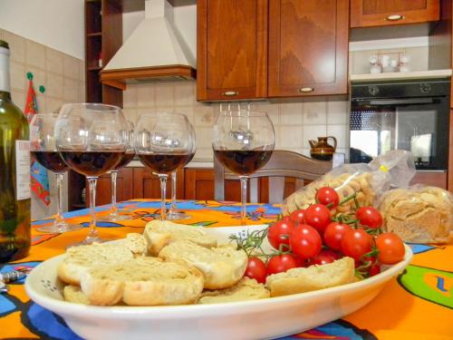 a plate of bread and wine glasses on a table at Locazione Turistica Castro Centro in Castro di Lecce