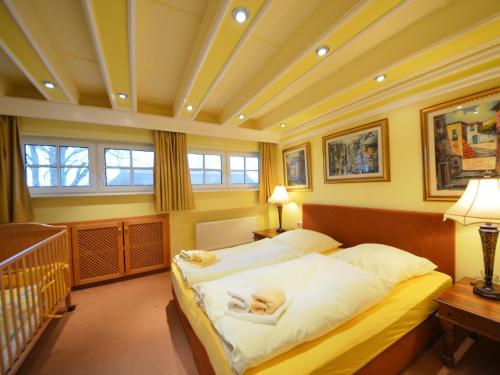 Postel nebo postele na pokoji v ubytování Holiday Home Sanddorn by Interhome