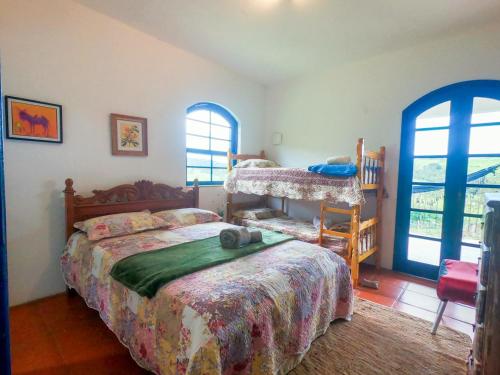 a bedroom with two beds and a bunk bed at Fazenda da Luz in Vassouras