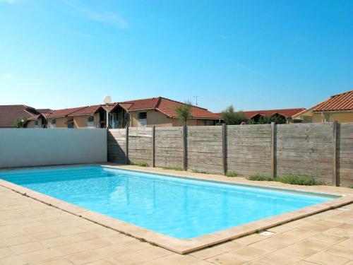 The swimming pool at or close to Holiday Home Résidence Indigo II - BPL326 by Interhome