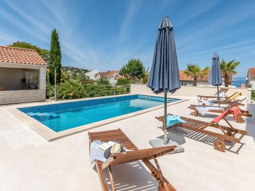 Bazén v ubytovaní Apartment Villa 2 Pools-3 by Interhome alebo v jeho blízkosti