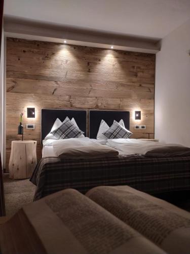 Uma cama ou camas num quarto em Romantic Hotel Excelsior