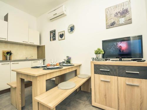 Kuchyňa alebo kuchynka v ubytovaní Apartment Snježana-4 by Interhome