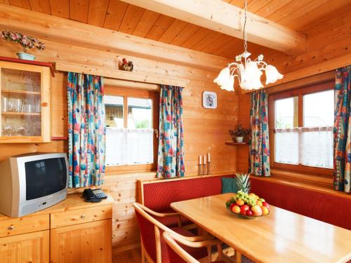 TV a/nebo společenská místnost v ubytování Holiday Home Sonnleiten-3 by Interhome