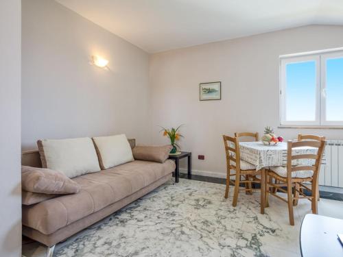 Apartment Daria-3 by Interhome