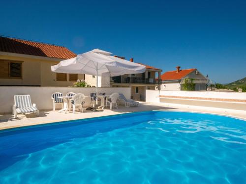 Πισίνα στο ή κοντά στο Apartment Meridiana-1 by Interhome