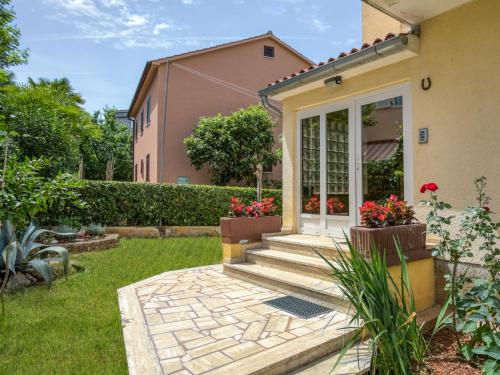 Apartment Daria-2 by Interhome