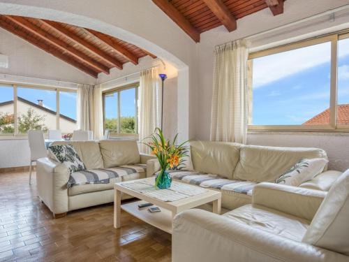Apartment Daria-2 by Interhome
