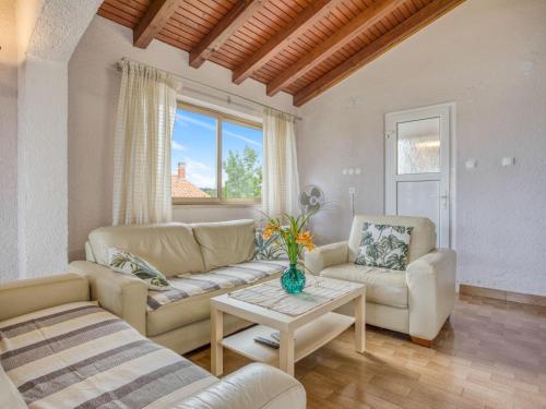 Apartment Daria-2 by Interhome