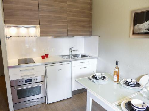 Köök või kööginurk majutusasutuses Apartment Blanc Neige by Interhome