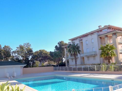 Swimmingpoolen hos eller tæt på Apartment Les Calanques du Parc-2 by Interhome