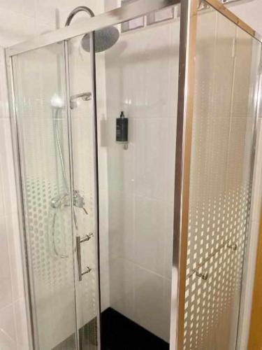 Bilik mandi di Open Door Loft