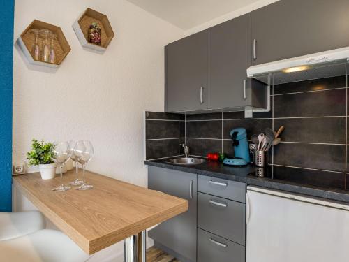 Η κουζίνα ή μικρή κουζίνα στο Studio Maison Port En Dro-3 by Interhome