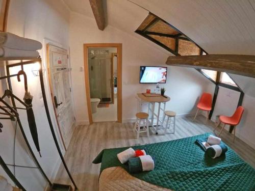 Televisyen dan/atau pusat hiburan di Open Door Loft