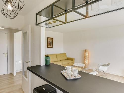 een keuken en een woonkamer met een zwart aanrecht bij Apartment Le clos Xapella by Interhome in Bidart