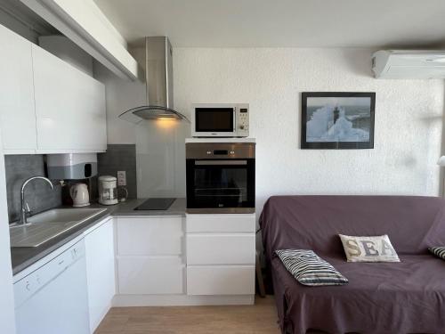 Kuhinja oz. manjša kuhinja v nastanitvi Apartment Résidence du Golfe by Interhome