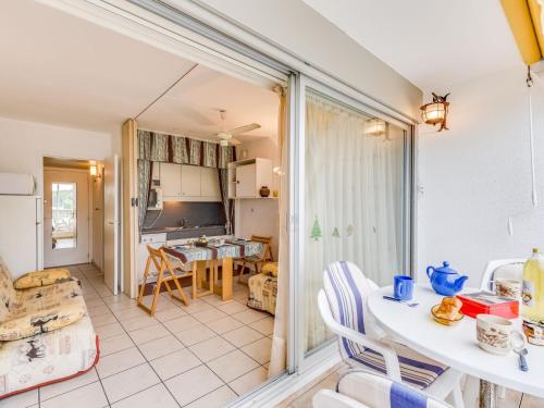 Studio Escale Plage-2 by Interhome