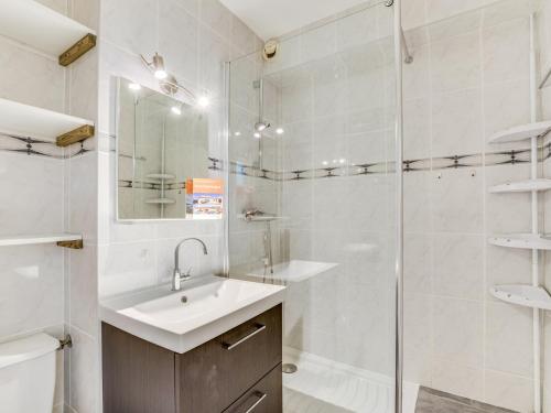 Studio Escale Plage-2 by Interhome