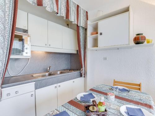 Studio Escale Plage-2 by Interhome