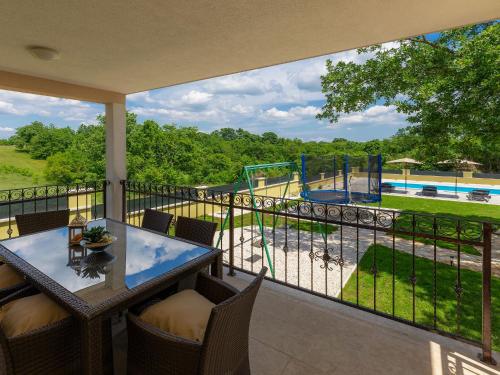 View ng pool sa Holiday Home Villa Aniva by Interhome o sa malapit