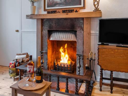 a living room with a fire in a fireplace at Holiday Home Dancot by Interhome in Invermoriston