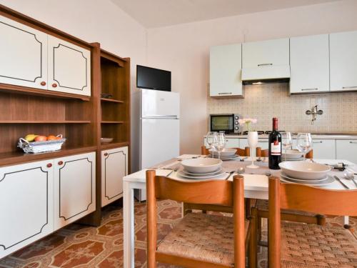 Dapur atau dapur kecil di Apartment Casa Armida-1 by Interhome