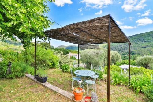 2 Bed House Sleeps 4 with Garden