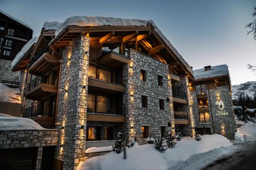 Vail Lodge by Alpine Residences under vintern